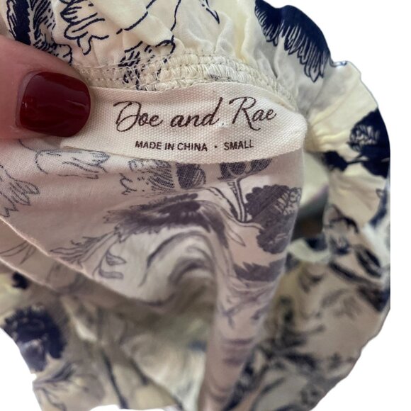 Doe and Rae floral print ruffle v-neck blouse in ivory Small - Picture 7 of 8